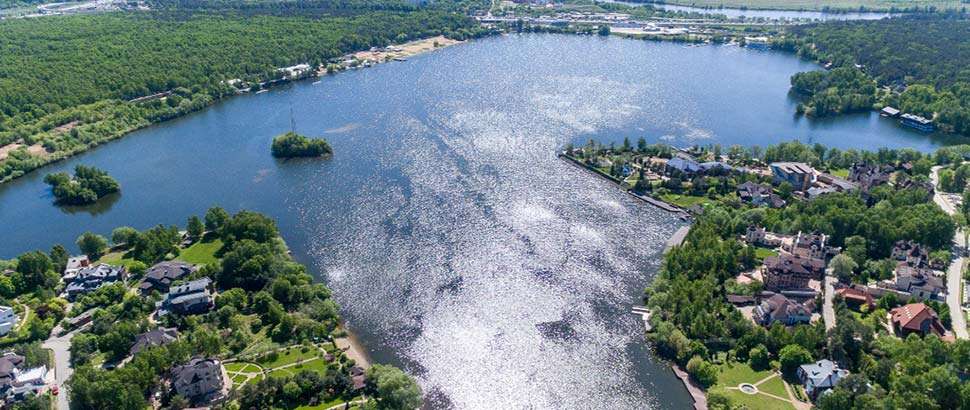Подборка домов рядом с большой водой